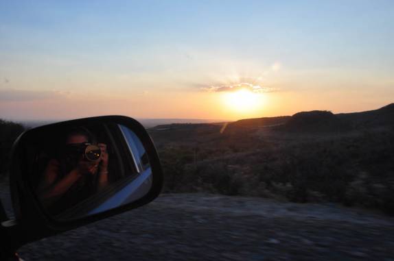 Fotografando o pôr-do-sol na volta do Cristo Rey para Guanajuato, no México
